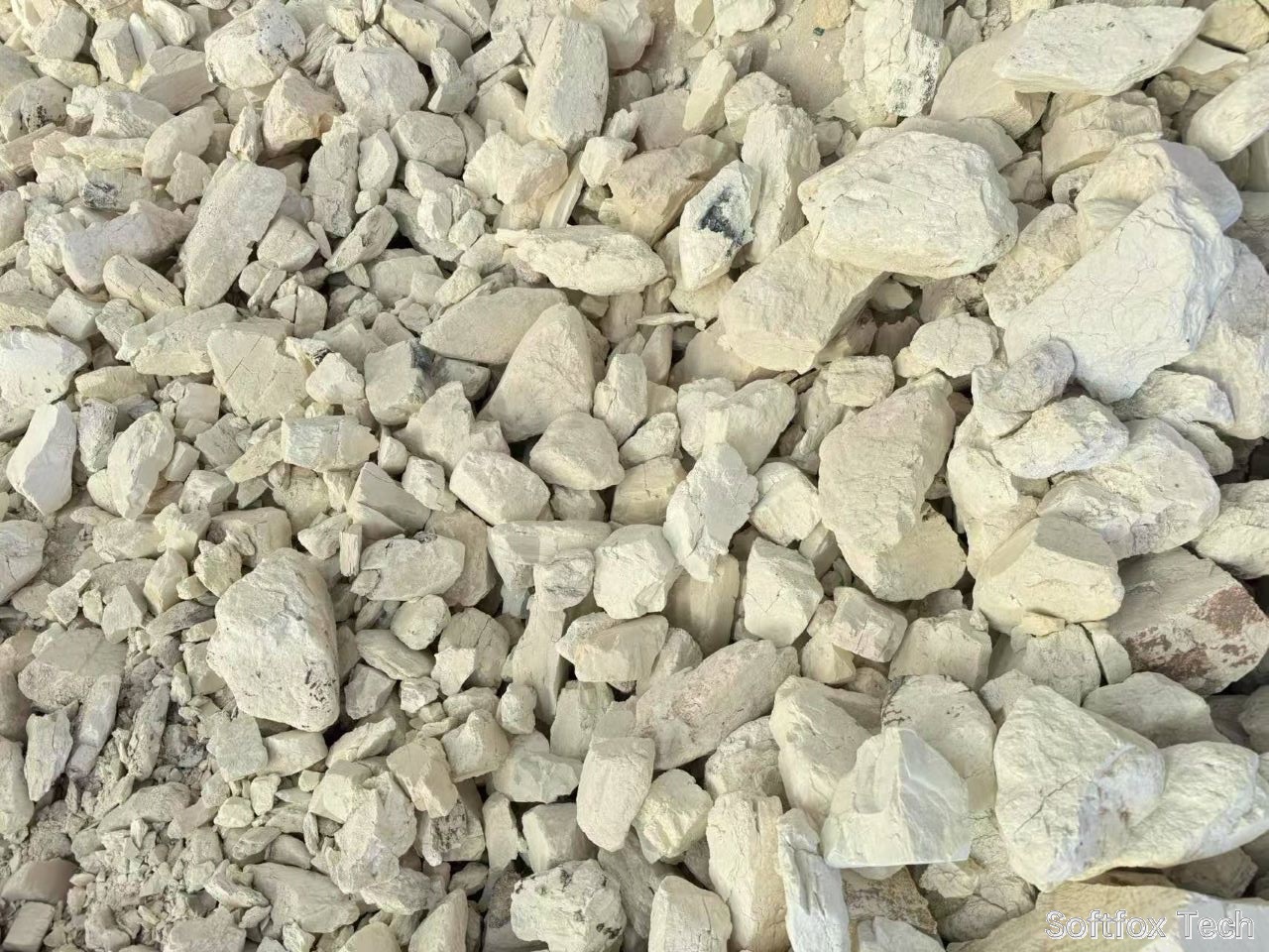 Hand-sorted white kaolinite products